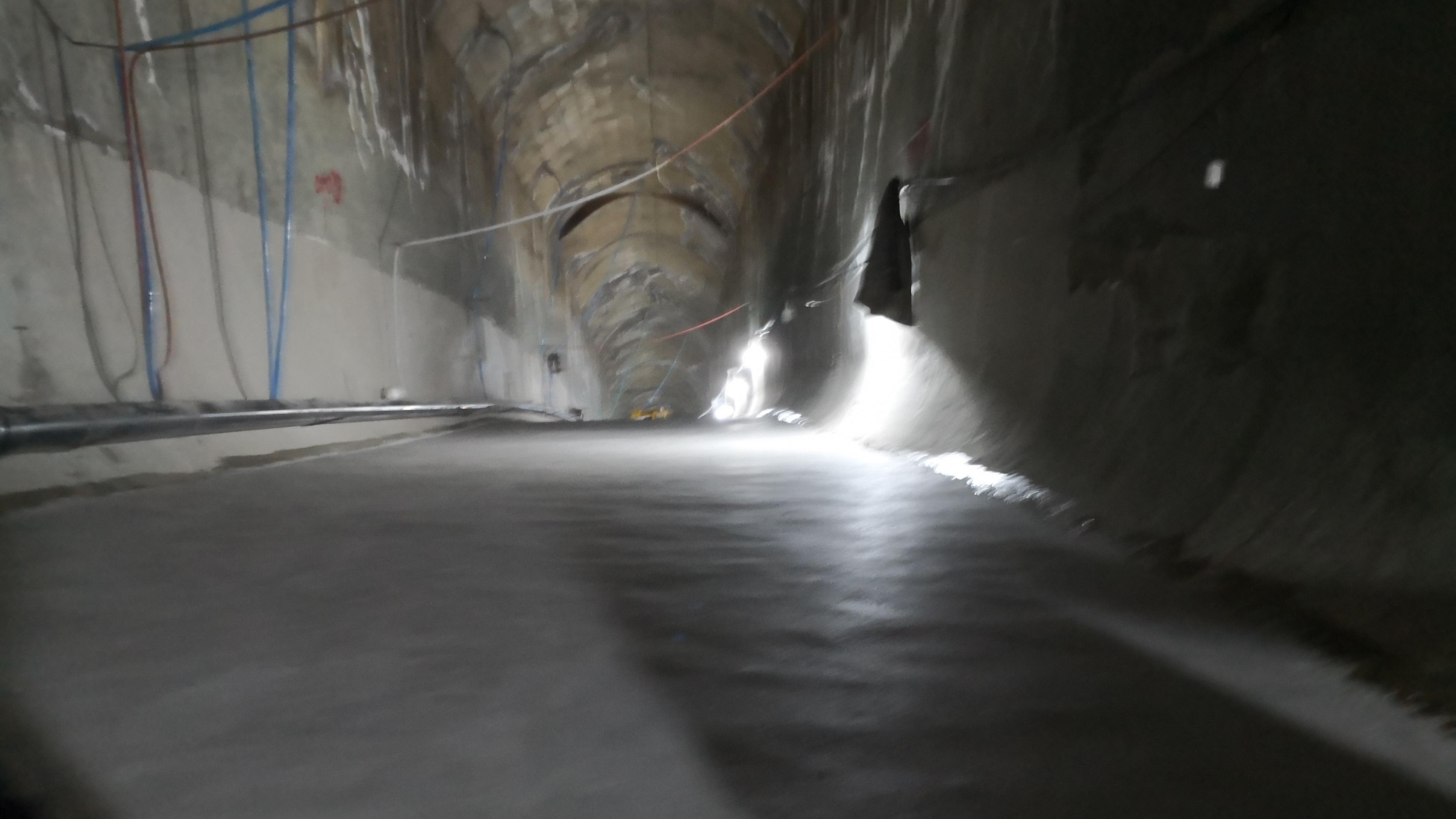 吉音水利樞紐工程底孔泄洪洞底板、邊墻及混凝土面板涂層修復工程