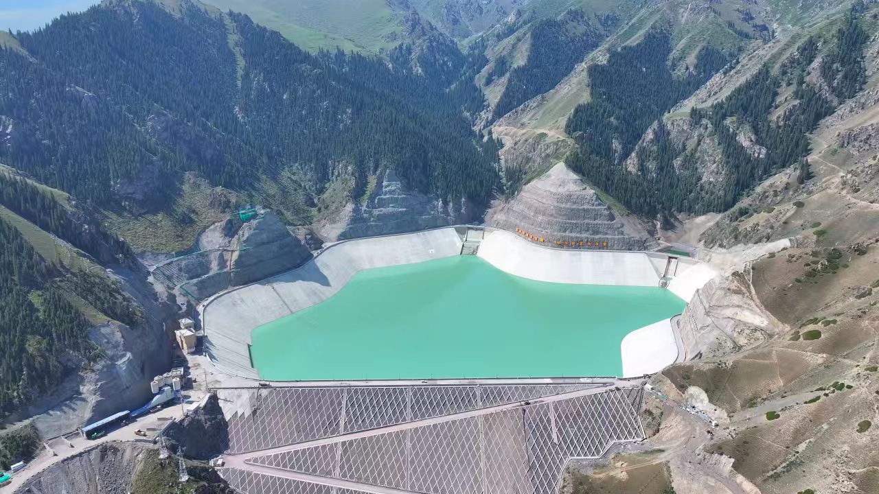 新疆阜康抽水蓄能電站伸縮縫嵌填工程